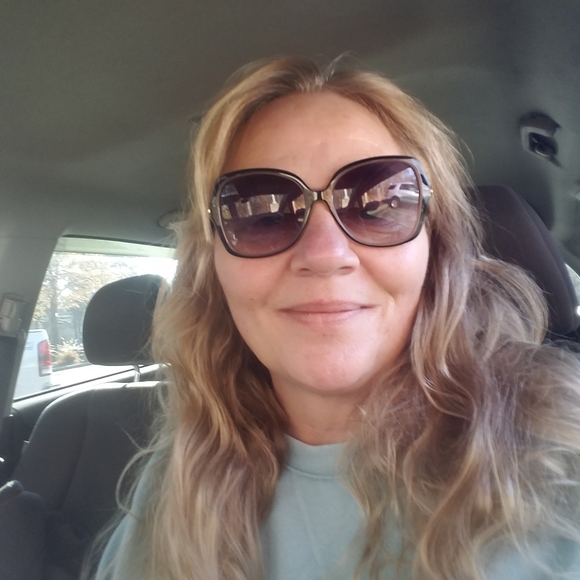 Meet your Posher, Tania - Picture 2 of 2